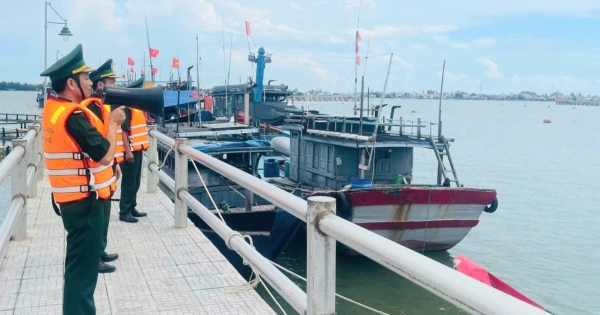 Thành phố Huế ban hành Công điện khẩn ứng phó với bão số 12