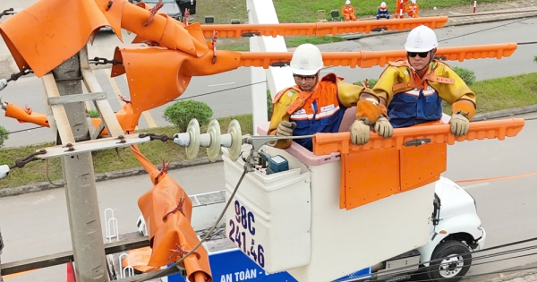 Thủ tướng yêu cầu tiết kiệm điện, thúc đẩy điện mặt trời mái nhà