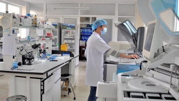 Thủ tướng chỉ đạo: Bảo đảm thuốc, trang thiết bị y tế phục vụ công tác khám chữa bệnh