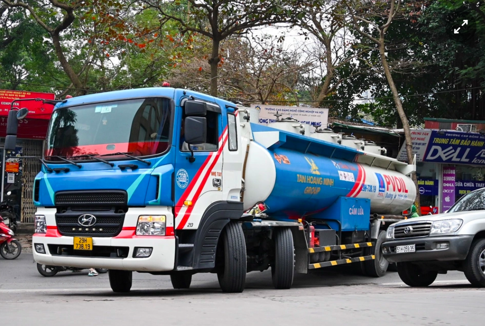 TP. Hồ Chí Minh: Cho xe bồn xăng dầu lưu thông trong giờ cao điểm