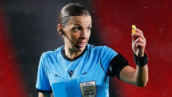 Stéphanie Frappart - Người phụ nữ đầu tiên làm trọng tài tại World Cup nam