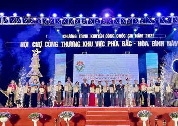 Hòa Bình trao chứng nhận 20 sản phẩm công nghiệp nông thôn tiêu biểu