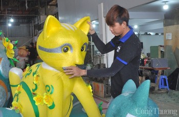 Khám phá xưởng sản xuất linh vật Mèo trang trí đường hoa Nguyễn Huệ Tết Nguyên đán 2023