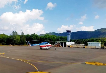 Tỉnh Quảng Ninh: Xôn xao hình ảnh hai chiếc cột điện 