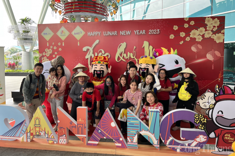 Đà Nẵng đón đoàn khách quốc tế từ Băng Cốc (Thái Lan) xông đất năm mới Quý Mão 2023