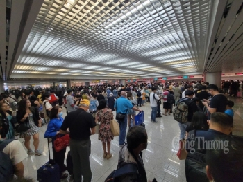 Lượng khách qua đường hàng không tăng hơn 90%