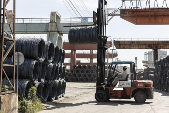 Giá thép hôm nay 23/4: Giá thép giảm, nhập khẩu thép từ Trung Quốc tăng