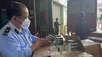 Quản lý thị trường TP. Hồ Chí Minh tiêu hủy hàng hóa không rõ nguồn gốc xuất xứ