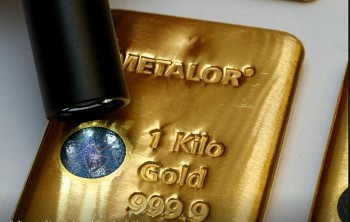 Giá vàng hôm nay 19/5: Vàng thế giới tụt dốc “thảm hại”