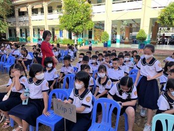 Xử trí như thế nào khi trẻ bị lây dịch đau mắt đỏ tại trường học?