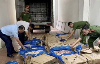 Quản lý thị trường Hà Nội: Thu giữ trên 1 tấn cánh gà đông lạnh không rõ nguồn gốc