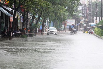 Quảng Nam: Mưa lớn gây ngập nhiều nơi, thành phố Tam Kỳ cho học sinh nghỉ học