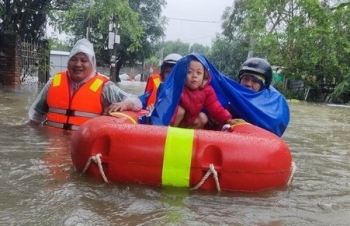 Người dân các tỉnh miền Trung lo phải sống chung với lũ nhiều ngày