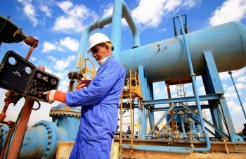 Giá dầu giảm hơn 2% khi nỗ lực ngoại giao tăng cường ở Trung Đông