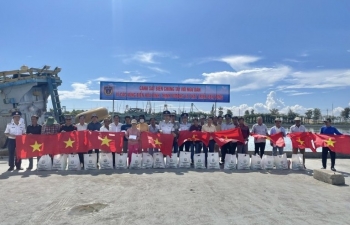 Cảnh sát biển đồng hành với ngư dân Bà Rịa - Vũng Tàu