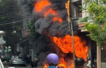 Cháy lớn tại Bình Định, 6 người kịp thoát thân