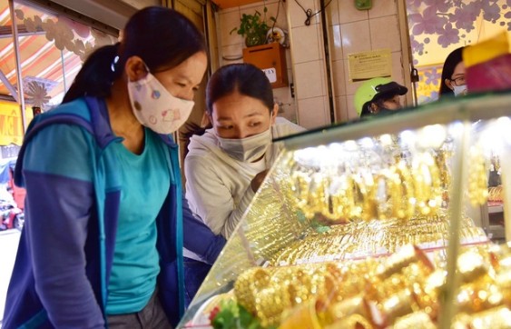 Giá vàng giảm sâu, nhà đầu tư đối diện với nguy cơ thua lỗ?