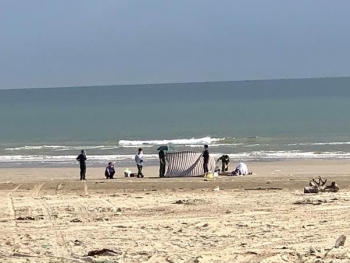 Phát hiện thi thể một cán bộ Biên phòng trôi dạt vào bờ biển Hà Tĩnh