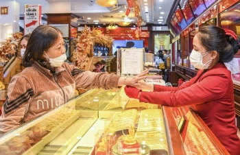 Giá vàng rục rịch tăng trở lại, nhà đầu tư thấp thỏm 