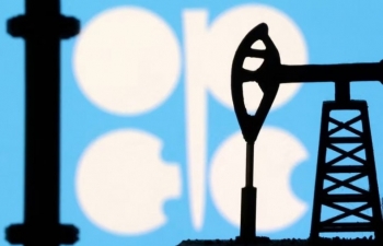 Giá dầu lao dốc về mức thấp nhất 4 tháng do kỳ vọng dư cung