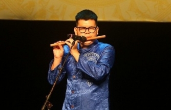 Nghị lực vượt qua bóng tối của thanh niên khiếm thị