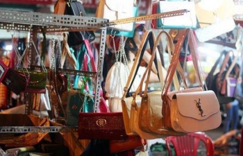 Điều chỉnh thói quen tiêu dùng để không “tiếp tay” cho hàng giả