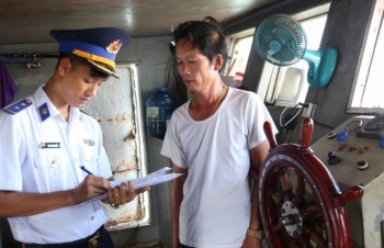 Cảnh sát biển liên tiếp bắt giữ tàu chở cát không rõ nguồn gốc