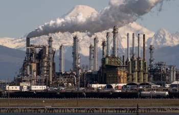 Thị trường dầu hướng tới tuần giảm thứ 7 do dư nguồn cung