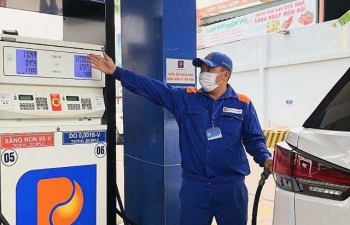 Giá dầu thế giới vọt tăng