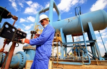 Giá dầu có thể duy trì đà tăng trước thềm công bố báo cáo tháng của EIA