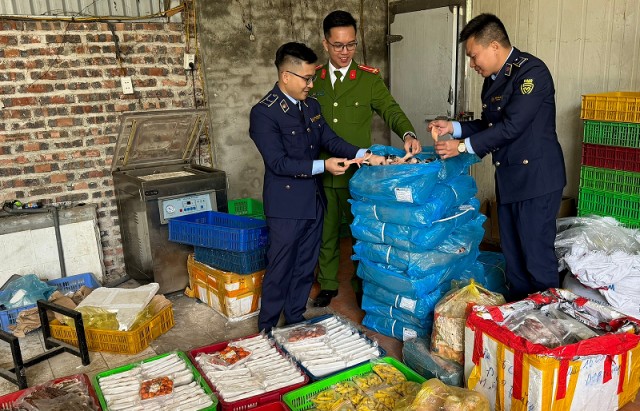 Ngăn chặn thực phẩm bẩn dịp Tết - câu chuyện không hề cũ