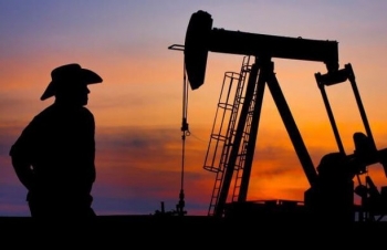 Giá dầu suy yếu khi các chủ hàng nối lại hoạt động trên Biển Đỏ