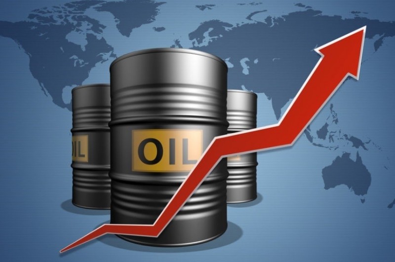 Giá dầu thế giới chịu áp lực từ nguồn cung dồi dào