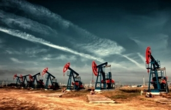 Thông tin trái chiều, giá dầu biến động đan xen