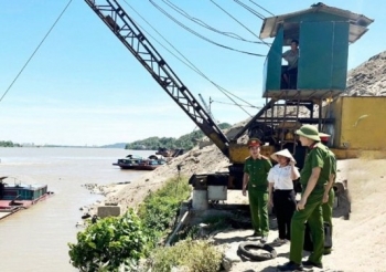 Giám đốc Công an Hà Tĩnh Nguyễn Hồng Phong chỉ đạo xử lý nghiêm bến, bãi tập kết khoáng sản trái phép