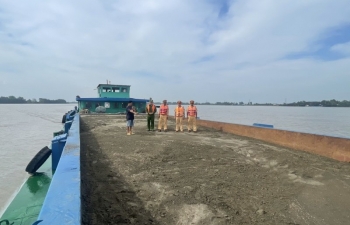 Cục Cảnh sát giao thông bắt giữ hơn 2.600 m3 cát biển không có hóa đơn, chứng từ