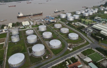 Cảnh báo lừa đảo buôn bán xăng dầu qua mạng ở Hà Lan