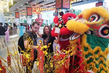 Nhộn nhịp du khách 