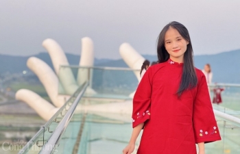 Nô nức check in ngôi chùa có cầu kính, bàn tay khổng lồ ở Thanh Hóa