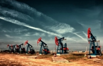 Căng thẳng địa chính trị leo thang, giá dầu tăng tuần thứ hai liên tiếp