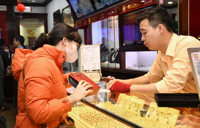 Giá vàng giảm sau ngày Thần Tài, các chuyên gia khuyến cáo nhà đầu tư