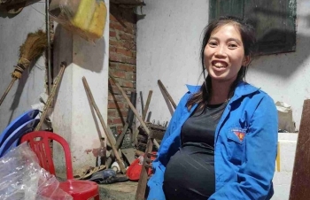 Từ chuyện bà bầu 8 tháng ở Cao Bằng mưu sinh, từ chối nhận từ thiện, ngẫm về lòng tự trọng