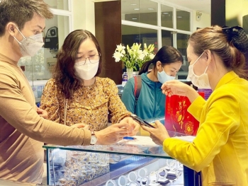 Giá vàng tăng đột ngột, cách nào để mua vàng đầu tư hiệu quả?