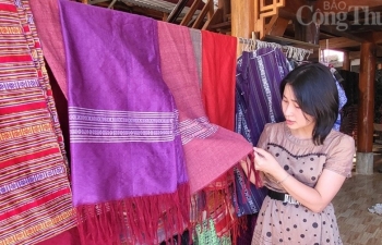 Bài 3: Phát triển làng nghề gắn với du lịch cộng đồng