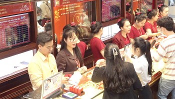 Giá vàng hôm nay giảm nhẹ, vàng nhẫn 999.9 bán ra 69,22 triệu đồng/lượng