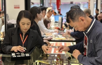 Giá vàng giảm, nhà đầu tư tranh thủ mua vàng nhẫn tích trữ