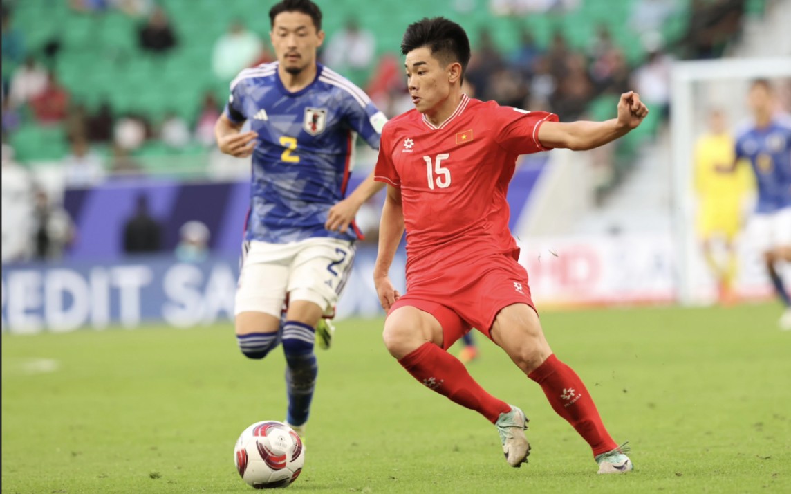 Bóng đá Việt Nam tự nâng tầm hay chìm trong 