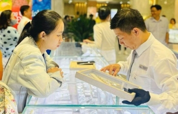 Chuyên gia khuyến cáo gì khi giá vàng liên tục biến động, nguồn cung vàng miếng được bổ sung?