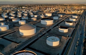 Giá dầu trên thị trường thế giới giảm xuống gần mức thấp của ba tuần