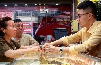 Giá vàng được dự báo giảm, nhà đầu tư có nên ưu tiên bán vàng chốt lời?